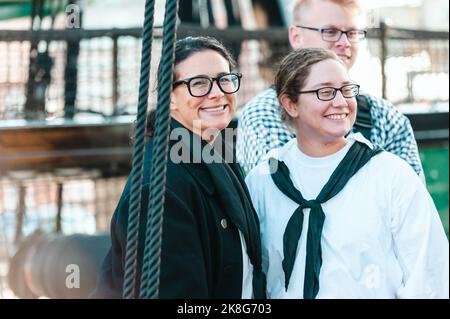 USS Constitution ging von Charlestown Navy Yard für die Geburtstagsfeier 225. im Gange. Stockfoto