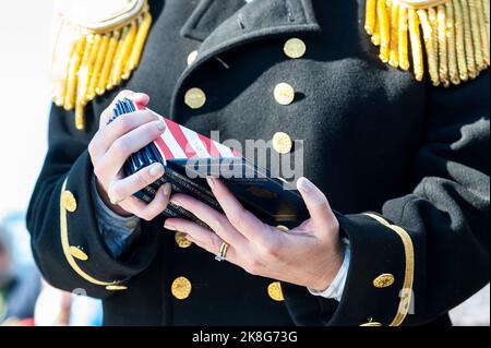 USS Constitution ging von Charlestown Navy Yard für die Geburtstagsfeier 225. im Gange. Stockfoto