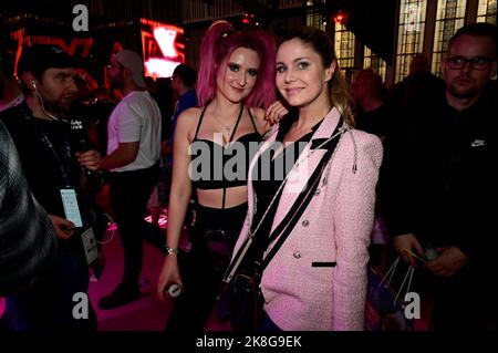 Cherry Berlin und Yvonne Woelke auf der 25. Venus Berlin 2022 in den Messehallen unter dem Funkturm. Berlin, 22.10.2022 Stockfoto