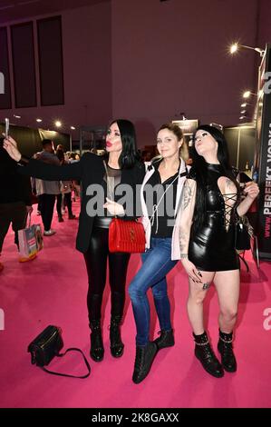 Djamila Rowe, Yvonne Woelke und Desirée Black auf der 25. Venus Berlin