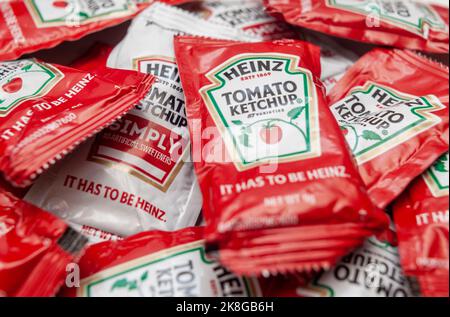 Einzelpakete von Heinz Ketchup am Mittwoch, 19. Oktober 2022 in New York. (© Richard B. Levine) Stockfoto