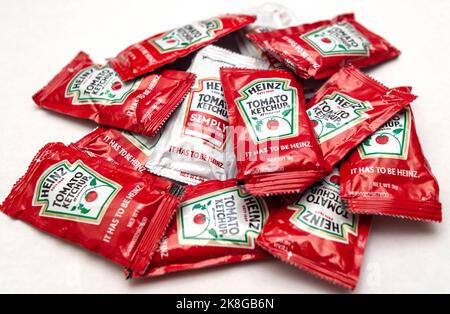 Einzelpakete von Heinz Ketchup am Mittwoch, 19. Oktober 2022 in New York. (© Richard B. Levine) Stockfoto