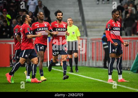 23. Oktober 2022, Villeneuve-d'Ascq, Frankreich, Frankreich: Alexsandro VICTOR DE SOUZA RIBEIRO aus Lille feiert sein Tor mit seinen Teamkollegen während des Ligue 1-Spiels zwischen Lille OSC (LOSC) und AS Monaco am 23. Oktober 2022 im Pierre Mauroy-Stadion in Villeneuve-d'Ascq bei Lille, Frankreich. (Bild: © Matthieu Mirville/ZUMA Press Wire) Stockfoto