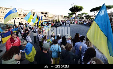 23. Oktober 2022 - Rally of the Ukrainian roman Community with free concert with TNMKongo, most successful Ukrainian Hit Pop Group and OrestTsymbal in Rome, Italy. © Evandro Inetti über ZUMA Wire) (Bildnachweis: © Evandro Inetti/ZUMA Press Wire) Stockfoto