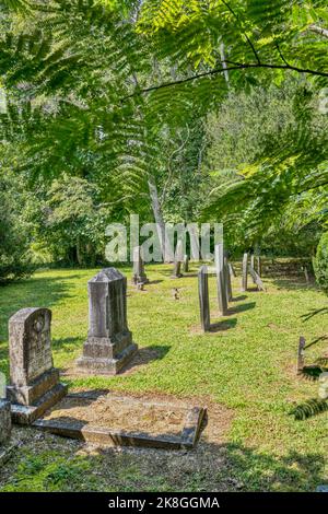 Der Lenoir Family Cemetery in Fort Defiance, dem historic18.. Jahrhundert, in dem General William Lenoir in Lenoir, North Carolina, lebte. Stockfoto