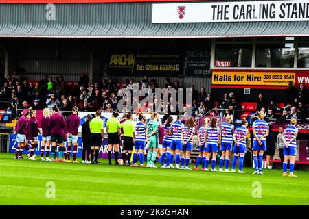 London, Großbritannien. 23. Oktober 2022. Dagenham, England, 23. 2022. Oktober: Die Spieler stehen während des Barclays FA Womens Super League-Spiels zwischen West Ham United gegen Reading in Dagenham und dem Chigwell Construction Stadium in Redbridge an.England. (K Hodgson/SPP) Quelle: SPP Sport Press Photo. /Alamy Live News Stockfoto