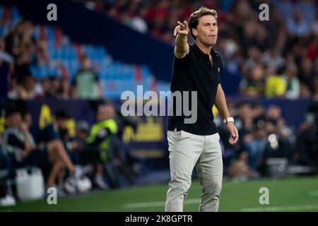 Valencia, Spanien, 23. Oktober 2022. Cheftrainer von UD Almeria Joan Francesc Ferrer, Rubi beim spanischen Spiel der La Liga Santander zwischen Villarreal CF und UD Almeria im Stadion Ciutat de Valencia. Foto von Jose Miguel Fernandez /Alamy Live News ) Stockfoto