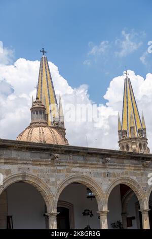 Blick auf die Kathedrale nur Türme Guadalajara Central Cathedral, in Jalisco, Mexiko Stockfoto