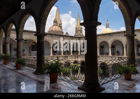 Blick auf die Kathedrale nur Türme Guadalajara Central Cathedral, in Jalisco, Mexiko Stockfoto