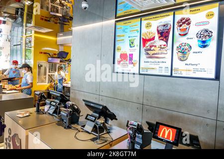 Bogota Kolumbien, El Chico McDonald's Parque 93, Fast-Food-Restaurant Restaurants Speisen Speisen Essen gehen zwangloses Café Cafés Bistro Bistros, digitale Speisekarte si Stockfoto