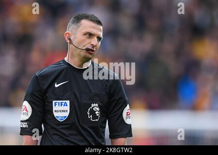 Wolverhampton, Großbritannien. 23. Oktober 2022. Michael Oliver, Schiedsrichter beim Premier League Spiel Wolverhampton Wanderers gegen Leicester City in Molineux, Wolverhampton, Großbritannien, 23.. Oktober 2022 (Foto von Mike Jones/News Images) in Wolverhampton, Großbritannien am 10/23/2022. (Foto von Mike Jones/News Images/Sipa USA) Quelle: SIPA USA/Alamy Live News Stockfoto