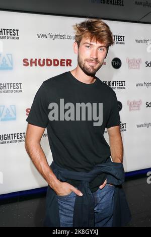 Victor Meutelet besucht die „Emily in Paris“ von Netflix Staffel 3