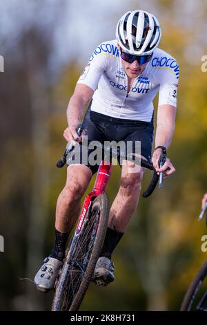 Der Belgier Jens Adams zeigte sich während des Elite-Rennens der Männer beim World Cup Cyclocross in Tabor, Tschechien, Etappe 3 (von 16) des UCI World Cup Cyclocross Wettbewerbs, Sonntag, 23. Oktober 2022. BELGA FOTO JASPER JACOBS Stockfoto