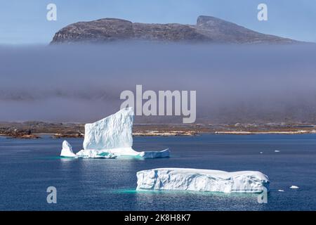 Eisberg in Nanortalik, Gemeinde Kujalleq, Grönland, Königreich Dänemark Stockfoto