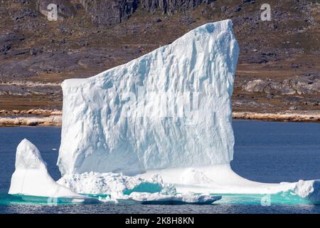 Eisberg in Nanortalik, Gemeinde Kujalleq, Grönland, Königreich Dänemark Stockfoto