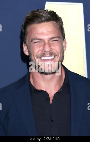 LAS VEGAS – 7. MÄRZ: Alan Ritchson bei den Academy of Country Music ...