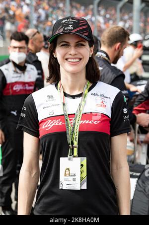 23. Oktober 2022, Austin, Texas, USA: Schauspielerin ALEXANDRA DADDARIO unterstützt das Alfa Romero F1 Team auf dem Circuit off the Americas vor dem Grand Prix der Vereinigten Staaten. (Bild: © Hoss McBain/ZUMA Press Wire) Stockfoto