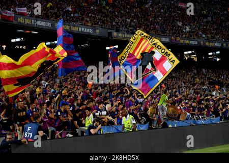 Barcelona, Spanien. 23. Oktober 2022. FC BARCELONA gegen ATHLETIC CLUB of BILBAO Oktober 23,2022 Fans des FC Barcelona während des Spiels zwischen dem FC Barcelona und dem Athely Club of Bilbao, das dem elften Tag der La Liga Santander im Spotify Camp Nou in Barcelona, Spanien, entspricht. Kredit: Rosdemora/Alamy Live Nachrichten Stockfoto