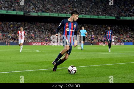 Barcelona, Spanien. 23. Oktober 2022. FC BARCELONA gegen ATHLETIC CLUB of BILBAO 23,2022. Oktober Pedri (8) des FC Barcelona während des Spiels zwischen dem FC Barcelona und dem Athelischen Club of Bilbao, das dem elften Tag der La Liga Santander im Spotify Camp Nou in Barcelona, Spanien, entspricht. Kredit: Rosdemora/Alamy Live Nachrichten Stockfoto