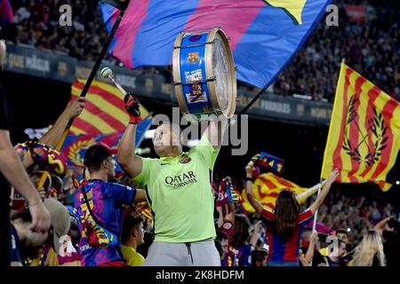 Barcelona, Spanien. 23. Oktober 2022. FC BARCELONA gegen ATHLETIC CLUB of BILBAO Oktober 23,2022 Fans des FC barcelona während des Spiels zwischen dem FC Barcelona und dem Athely Club of Bilbao, das dem elften Tag der La Liga Santander im Spotify Camp Nou in Barcelona, Spanien, entspricht. Kredit: Rosdemora/Alamy Live Nachrichten Stockfoto