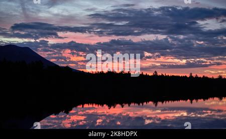 Morgendämmerung am Nierenteich, Baxter State Park, Maine Stockfoto