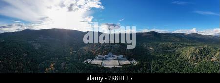 Tal der Gefallenen - Ein Denkmal, das den Opfern des spanischen Bürgerkrieges gewidmet ist und sich in der Sierra de Guadarrama in der Nähe von Madrid befindet. Stockfoto