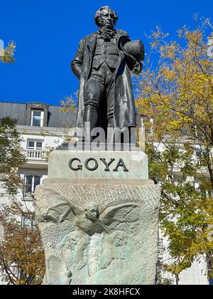 Statue des berühmten Malers Goya (1746) vor dem Eingang der Prado Museum Art Gallery in Madrid, Spanien, Europa. Stockfoto