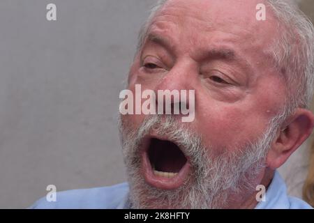 Luiz Inacio Lula Silva, bekannt als Lula, ehemaliger Präsident Brasiliens und Präsidentschaftskandidat bei den Wahlen 2022, umarmt Rio de Janeiro Stockfoto