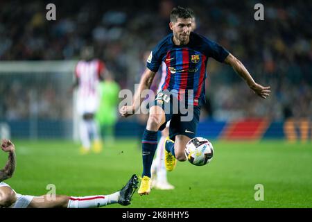 Barcelona, Spanien. 23. Oktober 2022. Sergi Roberto aus Barcelona tritt während eines Fußballspiels der Liga zwischen dem FC Barcelona und dem Athletic Club Bilbao in Barcelona, Spanien, am 23. Oktober 2022 an. Quelle: Joan Gosa/Xinhua/Alamy Live News Stockfoto