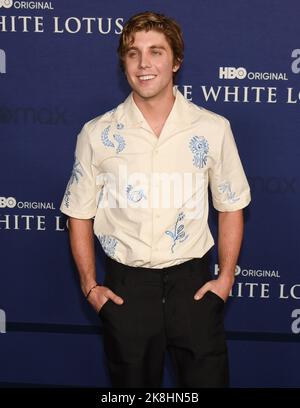 20. Oktober 2022 – Los Angeles, Kalifornien – Lukas Gage. Los Angeles Staffel 2 Premiere der HBO Original Serie „The White Lotus“ Stockfoto