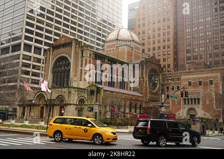 St. Bartholomew's Church in Manhattan. Es handelt sich um eine historische Bischofsgemeinde, die im Januar 1835 gegründet wurde und sich an der Ostseite der Park Avenue befindet Stockfoto