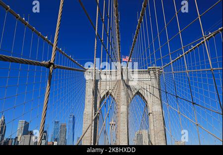 Brooklyn Bridge und Skyline von Lower Manhattan in New York City, USA Stockfoto
