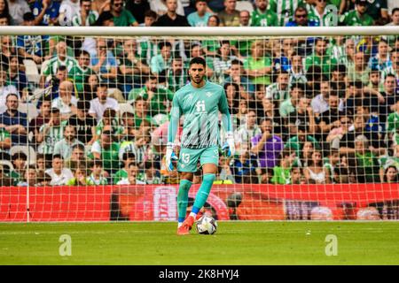 23. Oktober 2022: SEVILLA, SPANIEN - 23. OKTOBER: Rui Silva von Real Betis Balompie kontrolliert den Ball während des Spiels zwischen Real Betis Balompie und Atletico de Madrid CF von La Liga Santander am 27. August 2022 in Mestalla in Valencia, Spanien. (Bild: © Samuel CarreÃ±O/PX Imagens via ZUMA Press Wire) Stockfoto