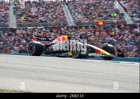 Austin, Texas, USA. 23. Oktober 2022: Max Verstappen #01 mit Red Bull Racing auf der Rennstrecke im Finale des Grand Prix der Vereinigten Staaten, Circuit of the Americas. Austin, Texas. Mario Cantu/CSM Kredit: CAL Sport Media/Alamy Live News Stockfoto