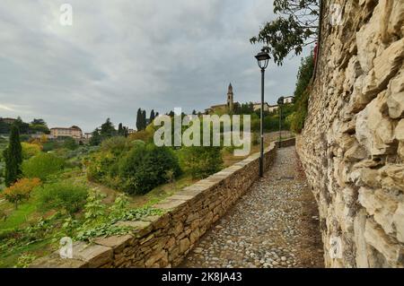 Mittelalterliche Steintreppe 'Scorlazzino' in Bergamo, Lombardei Italien Stockfoto