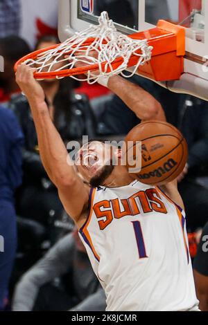 Los Angeles, Kalifornien, USA. 23. Oktober 2022. Der Wächter der Phoenix Suns, Devin Booker (1), wird während eines NBA-Basketballspiels zwischen den Los Angeles Clippers und den Phoenix Suns am Sonntag, 23. Oktober 2022 in Los Angeles untergehen. (Bild: © Ringo Chiu/ZUMA Press Wire) Bild: ZUMA Press, Inc./Alamy Live News Stockfoto