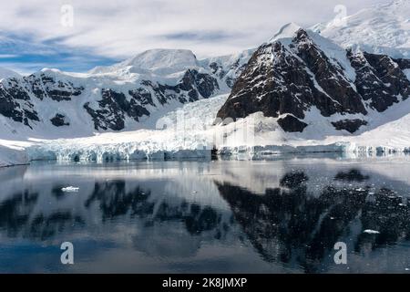 gletscher in der Skontorp-Bucht. danco-Küste. Paradieshafen (Bucht). antarktische Halbinsel. antarktis Stockfoto