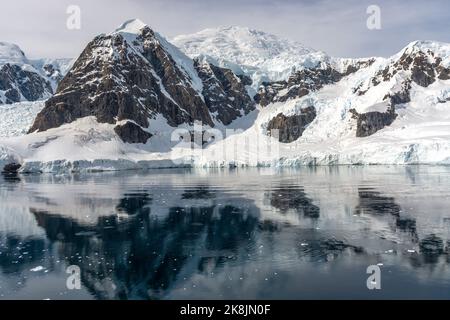 Skontorp-Bucht. Paradieshafen (Bucht). danco-Küste. antarktische Halbinsel. antarktis Stockfoto