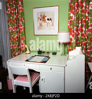 Skaugum, Asker 19690616. Interieur aus der Residenz der Kronprinzenfamilie Skaugum in Asker. Hier befindet sich ein Schreibtisch im Kinderzimmer. Foto: NTB / NTB Stockfoto