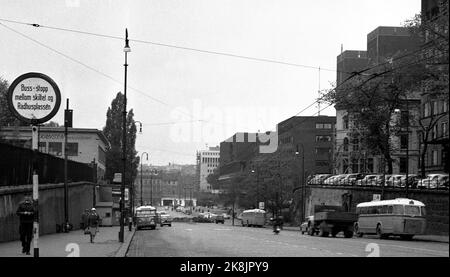 Oslo 19591010 streikt in Schøyen Autozentrum. Busse parken an den Haltestellen in Rådhusgata. Foto: Stage / NTB / NTB Stockfoto