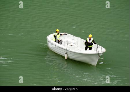 Skjolden, Sognefjord, Norwegen - 28.. Juni 2022:die Anhänger werden morring Linien sammeln Stockfoto