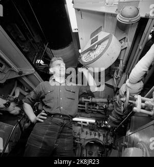 Newcastle, England Mai 1956. Das neue Flaggschiff der norwegisch-amerikanischen Linie MS 'Bergensfjord' wird vor Virgo nach Norwegen vorbereitet. Hier aus dem Maschinenraum. Foto: Sverre A. Børretzen / Aktuell / NTB Stockfoto