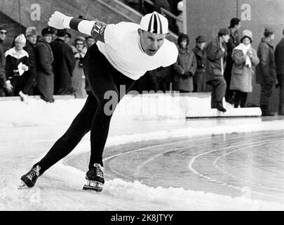 Innsbruck, Österreich 196402 die Olympischen Winterspiele 9.. Schnelles Skaten, Männer, Knut Johannesen Kuppern in Aktion. Knut Johannesen gewann 5000 Meter und wurde auf 10.000 Metern auf Platz 3. Hier in Aktion von 5000 Metern. Foto: NTB / NTB Stockfoto