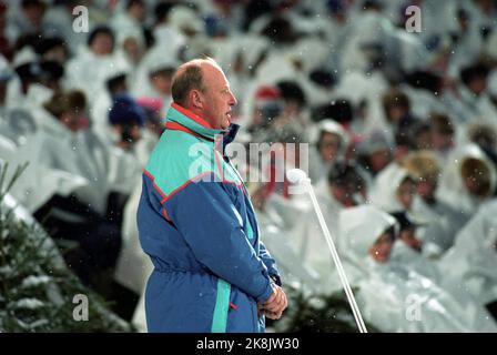 Olympische Winterspiele 19940212 in Lillehammer. Eröffnungszeremonie. König Harald spricht. Foto: Bjørn Owe Holmberg / NTB Stockfoto