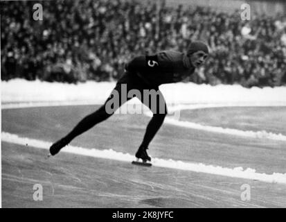 19520219 Oslo: Olympische Spiele, Olympische Winterspiele, Schlittschuhlauf, schnelles Rennen, 10.000 Meter: Carl Erik Asplund (SWE) in Aktion. Er gewann die Bronzemedaille. Foto NTB / NTB Stockfoto