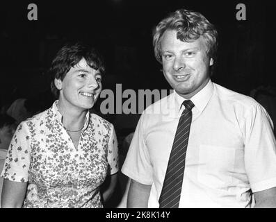 Oslo 19840826. Rechtsgerichtete nationale Sitzung. Arne Skau gewann die Position als Vizepräsident des Jahres 2.. Hier mit Wenche Frogn Sellægs, die gegen Skau verloren hat. Foto: Henrik Laurvik NTB / NTB Stockfoto