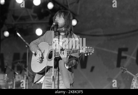 Oslo, 31081985. „Rock on the Dock“-Konzert „Together for Life“. Hier ist Lillebjørn Nilsen in Aktion. Foto: Ola Næs Stockfoto