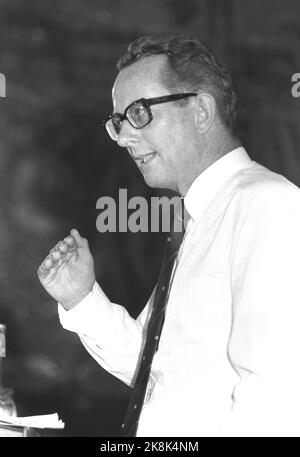 Oslo 19840826. Rechtsgerichtete nationale Sitzung. Jan P. Syse auf der Kanzel während des nationalen Treffens von Høyre. Foto: Henrik Laurvik NTB / NTB Stockfoto