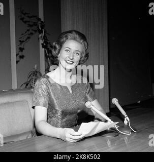 Oslo 19600820: NRK Television startete seine Sendungen am 20. August 1960. Hier TV-Gastgeberin bei der Eröffnung Inger Lise Haug. (Inger Lise Haug änderte später seinen Namen in Inger Lise Skarstein) Foto: NTB / NTB Stockfoto