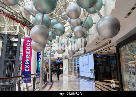 KL,Malaysia - Okt 20,2022 :Scenics Blick auf die Petrosains, das Discovery Center, das im Herzen von KL in Suria KLCC, Petronas Tower liegt. Stockfoto